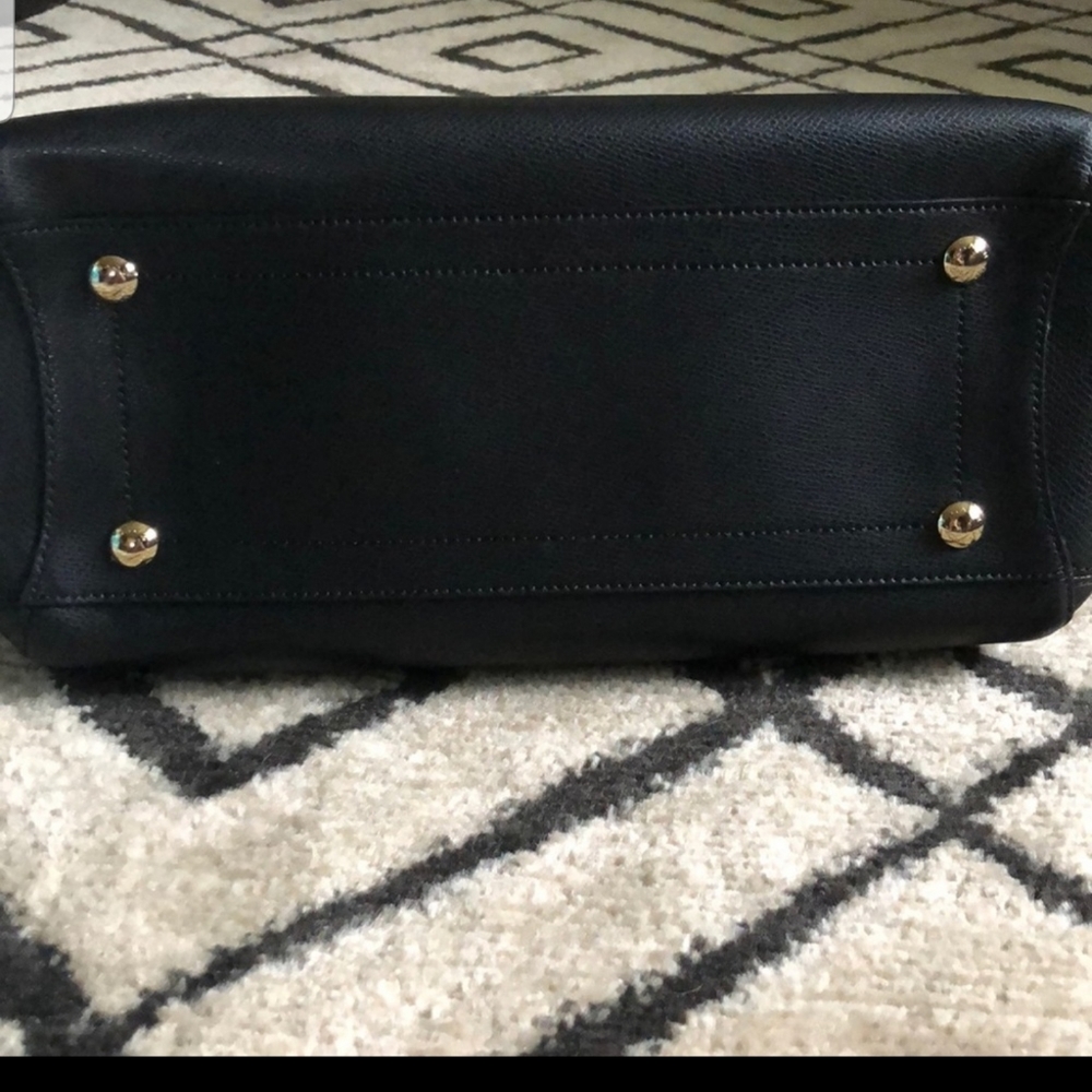 Crossbody - Picture 5 of 6